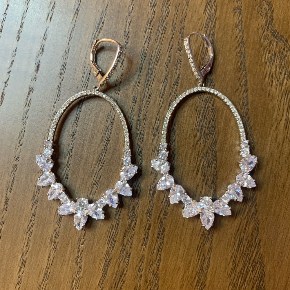 NWOT ELEGANT ROSE GOLD RHINESTONE EARRINGS